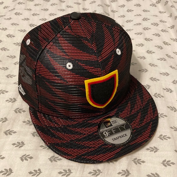 FITTED HAWAII Other - Fitted Hawaii Hat (SnapBack) Arc of 15 Limited Release